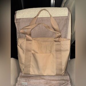 Beis Beisics Tote in Beige